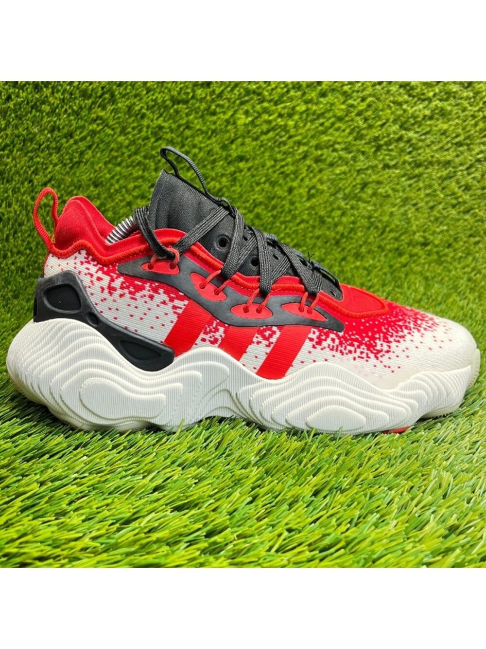 Adidas Trae Young 3 Boys Size 7 Red Off White Black Basketball Shoes Sneakers